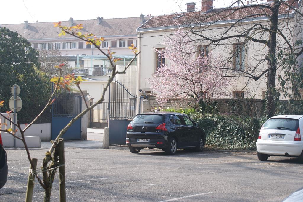Appartement Le Louvre Dijon Bagian luar foto